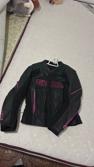 Mono de moto Shua mujer negro y rosa