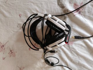 Cuffie da gaming bianche e nere