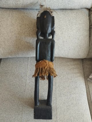 Figura de madera tallada