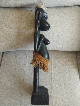 Figura de madera tallada