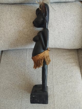 Figura de madera tallada