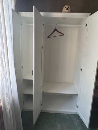 Armario tres  puertas abatibles    Ikea