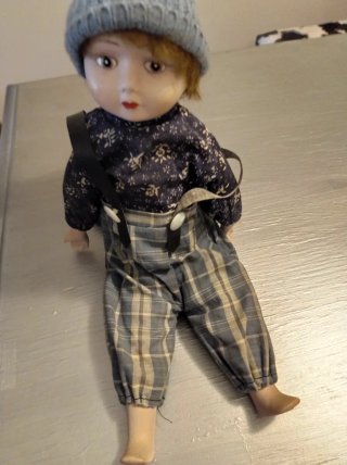 Muñeco de porcelana antiguo