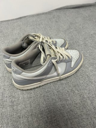 Zapatillas Nike Dunk Low Gris y Blanco
