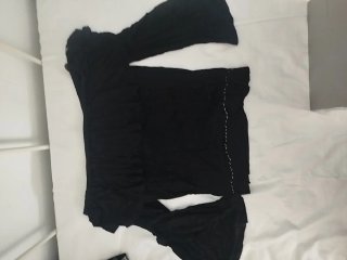 Top negro escote hombros flores