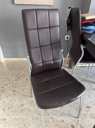 Mesa de comedor y 4 sillas