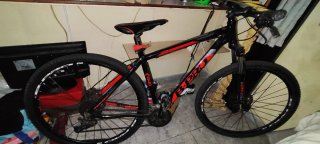 Bicicleta B-PRO Negra y Roja