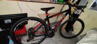 Bicicleta B-PRO Negra y Roja