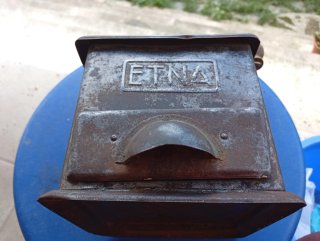 Antiguo molinillo de café ETNA