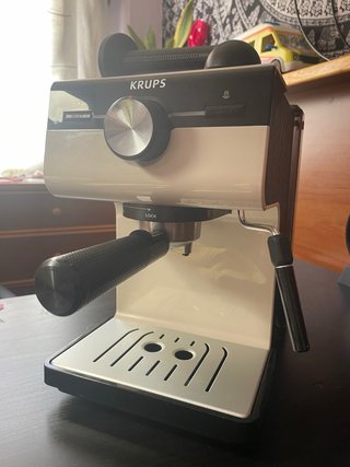 Cafetera Krups Blanca y Negra