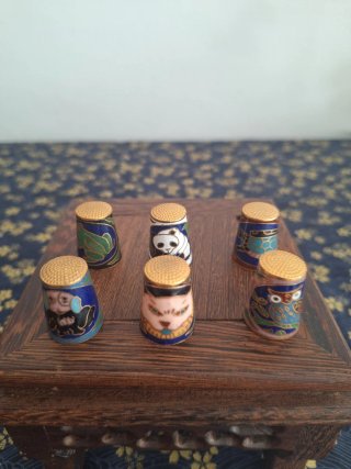 Set di sei ditali cloisonné vintage