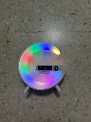 Mini altavoz Bluetooth. Con luces LED. Y Radio FM.