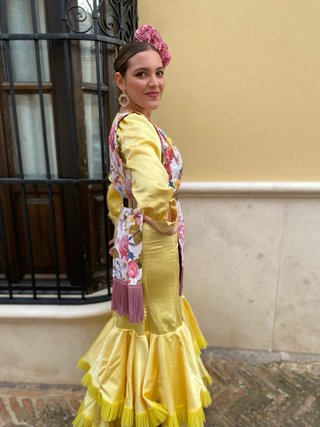 Traje de flamenca amarillo