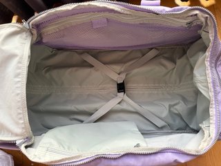 Maleta Kipling lila con ruedas