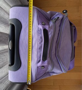 Maleta Kipling lila con ruedas