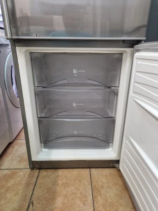 Nevera marca Fagor altura 1:85 cm ancho 60cm.