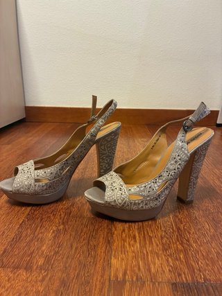 Zapatos tacón Adolfo Domínguez piel gris talla 39