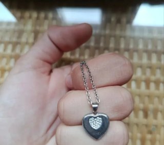 Collar de plata con forma de corazón