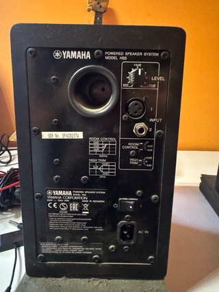Coppia Monitor Studio Yamaha HS5 + Pad Isolanti