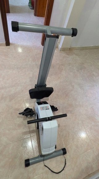 Máquina de remo plegable BH AQUO poco uso