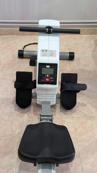 Máquina de remo plegable BH AQUO poco uso