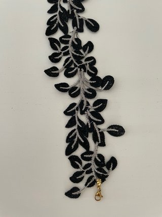Gargantilla / Choker de encaje bordado en negro