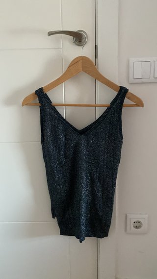 Camiseta tirantes brillante negra y plateada