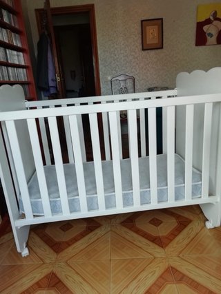 Cuna de madera con opción colecho