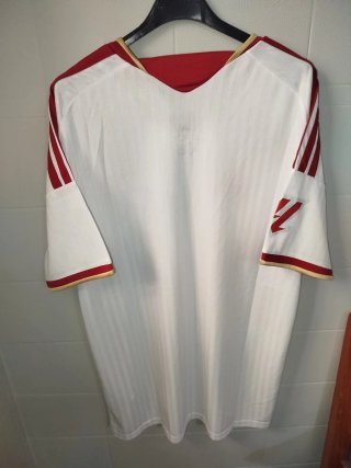Camiseta de fútbol nueva con etiqueta talla M.
