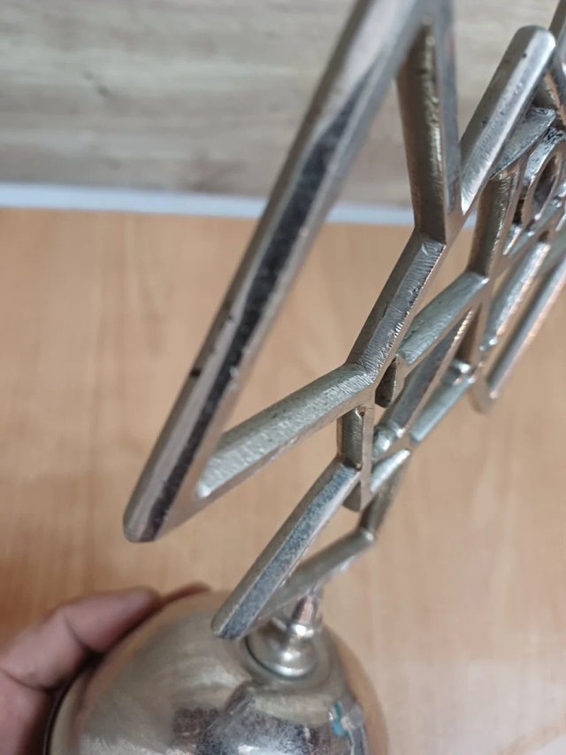ANTIGUO ESTANDARTE RELIGIOSO REMATE,LATÓN PLATEADO