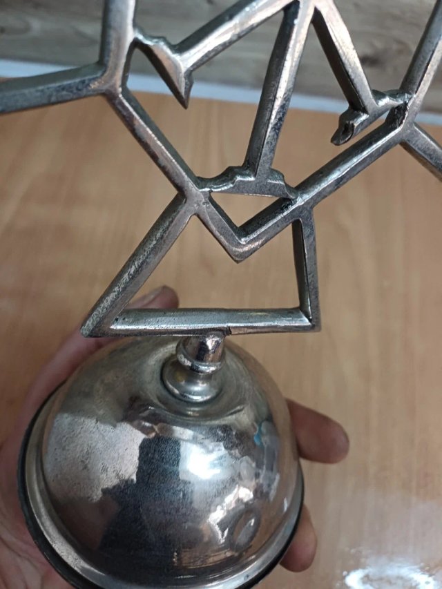 ANTIGUO ESTANDARTE RELIGIOSO REMATE,LATÓN PLATEADO