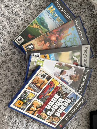 play 2 + 2 mandos + 5 juegos (GTA, F1, fifa 10...)