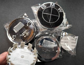 KIT 7 EMBLEMAS BMW NEGROS · TAPABUJES BMW 68mm