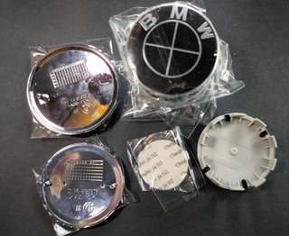 KIT 7 EMBLEMAS BMW NEGROS · TAPABUJES BMW 68mm