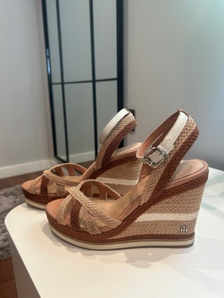 Sandalias de cuña Tommy Hilfiger – Como nuevas