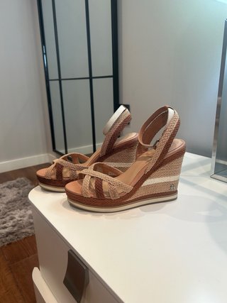 Sandalias de cuña Tommy Hilfiger – Como nuevas