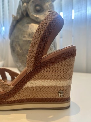 Sandalias de cuña Tommy Hilfiger – Como nuevas