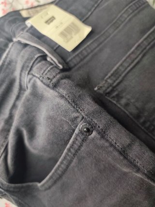 Pantalón Levis talla M 38 28x32