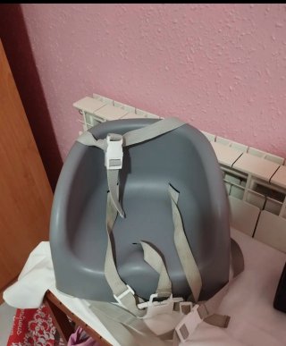 Trona gris con arnés