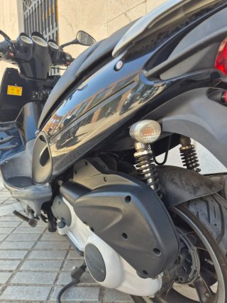 Moto 250cc marca Malaguti PHANTOM MAX tipo Scooter