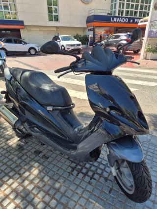 Moto 250cc marca Malaguti PHANTOM MAX tipo Scooter