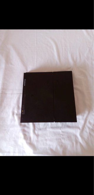 PS4 861,4 GB + 2 Mandos + Cables