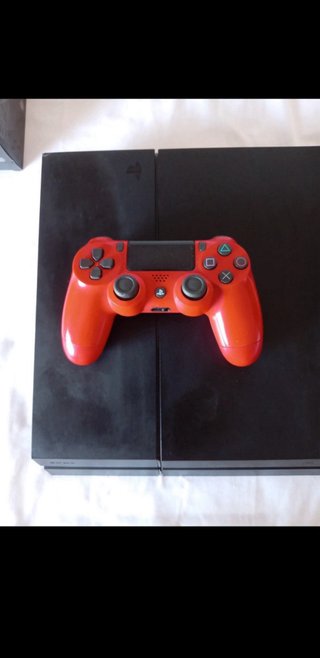 PS4 861,4 GB + 2 Mandos + Cables