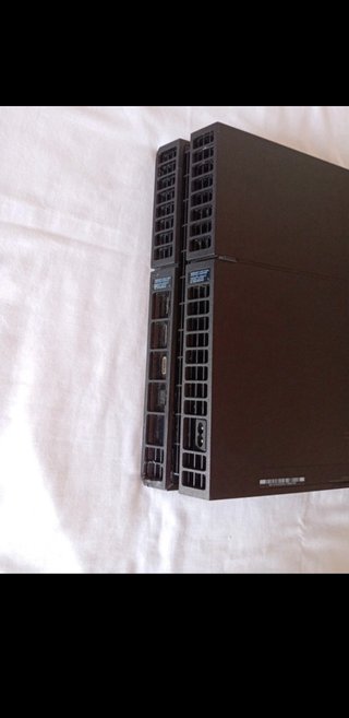 PS4 861,4 GB + 2 Mandos + Cables