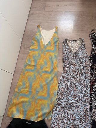 Lote de tres vestidos y falda, Zara y firma NTB