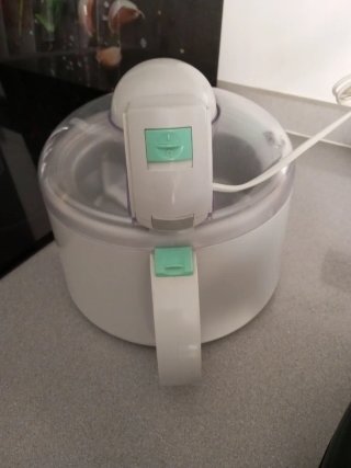 Senvisera y máquina helados