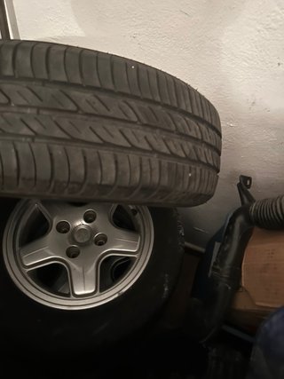 4 llantas originales 14” Peugeot 106 con neumati