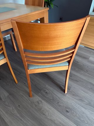 Mesa de comedor y sillas