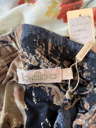 Falda midi estampada drapeada – NUEVA con etiqueta