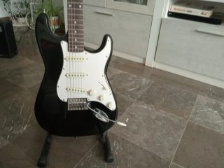 Guitarra eléctrica stratocaster negro